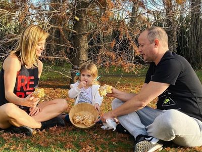 "Para desearles un buen día": así se levantó Chloe, la hija de Jésica Cirio e Insaurralde