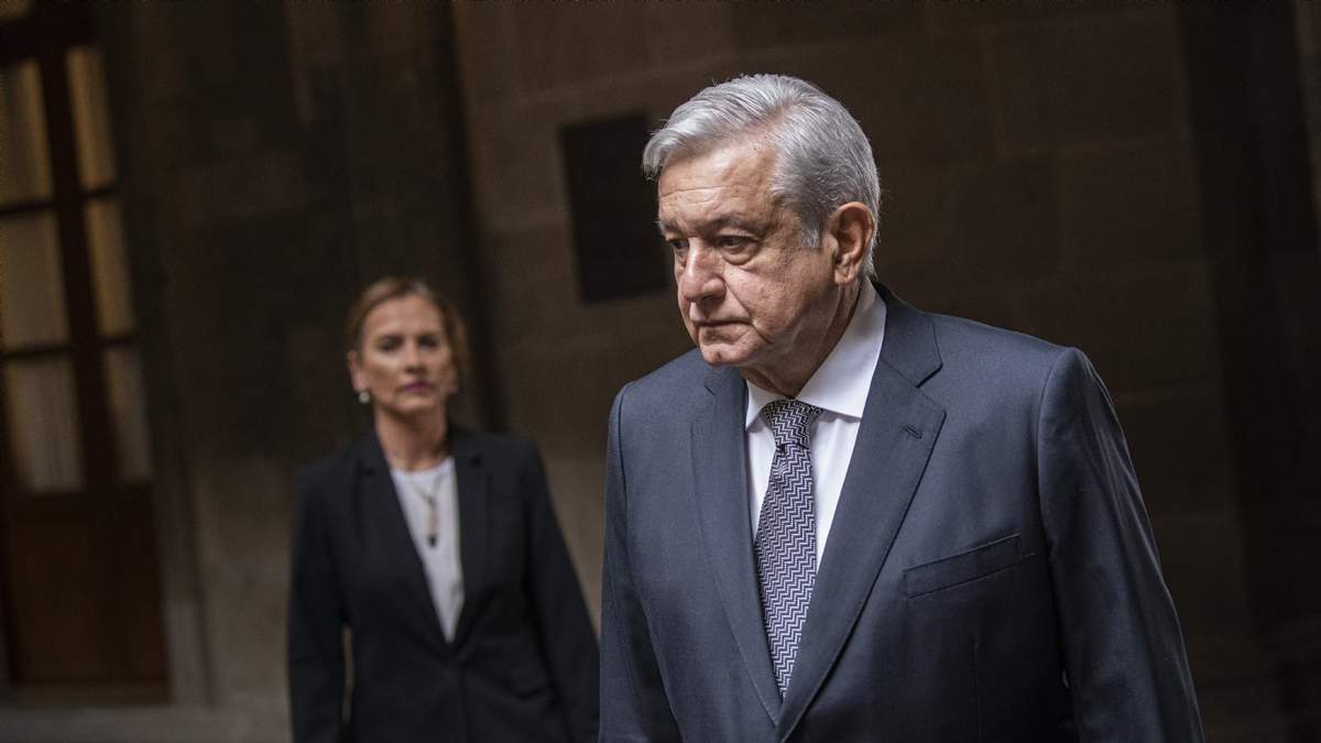El presidente López Obrador, acompañado de su esposa, Beatriz Gutiérrez, en Palacio Nacional