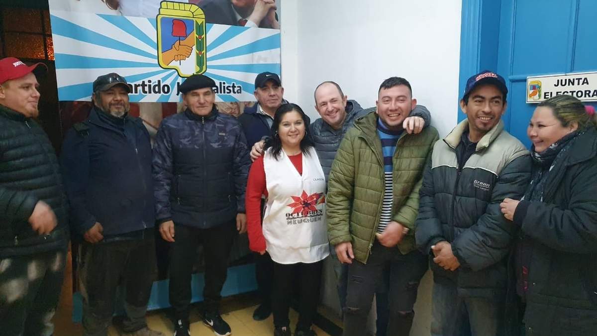 La agrupación Oktubre y el encuentro con Todero. Fuente: (Facebook)