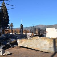 Brigadistas lanzan una colecta para reconstruir la base en Las Golondrinas
