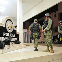 Militares en el papel de policías: diez años de fracasos