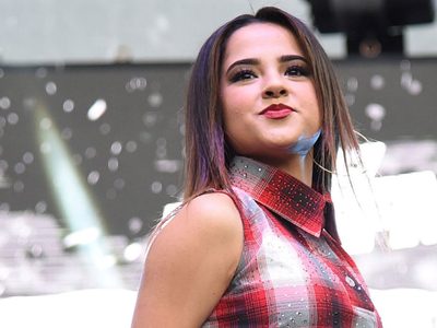 ¡Insólito accesorio! Becky G demostró su lado más audaz y arrasó con los me gusta