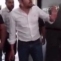 “No me estoy rascando las pelotas”, responde alcalde a pobladores que le exigen obra pública