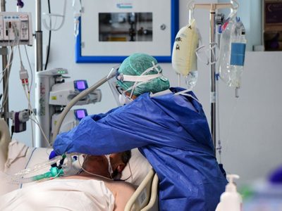 Argentina, sin respiro del coronavirus: el total de fallecidos se aproxima a las 8.500 personas