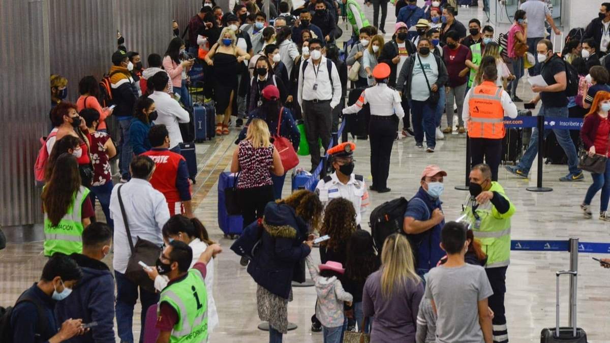 Actividad de viajeros en la T1 del AICM