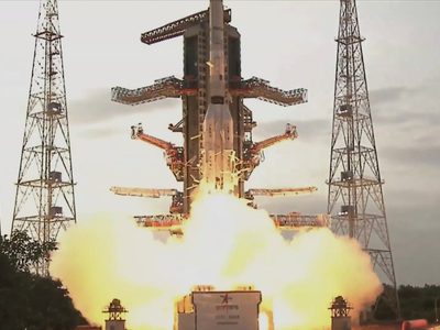 La NASA e India lanzan satélite para rastrear cambios en la superficie terrestre