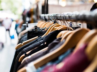 La ropa rompió récords de importación con un incremento del 300 % y los productores textiles locales están bajo la mira