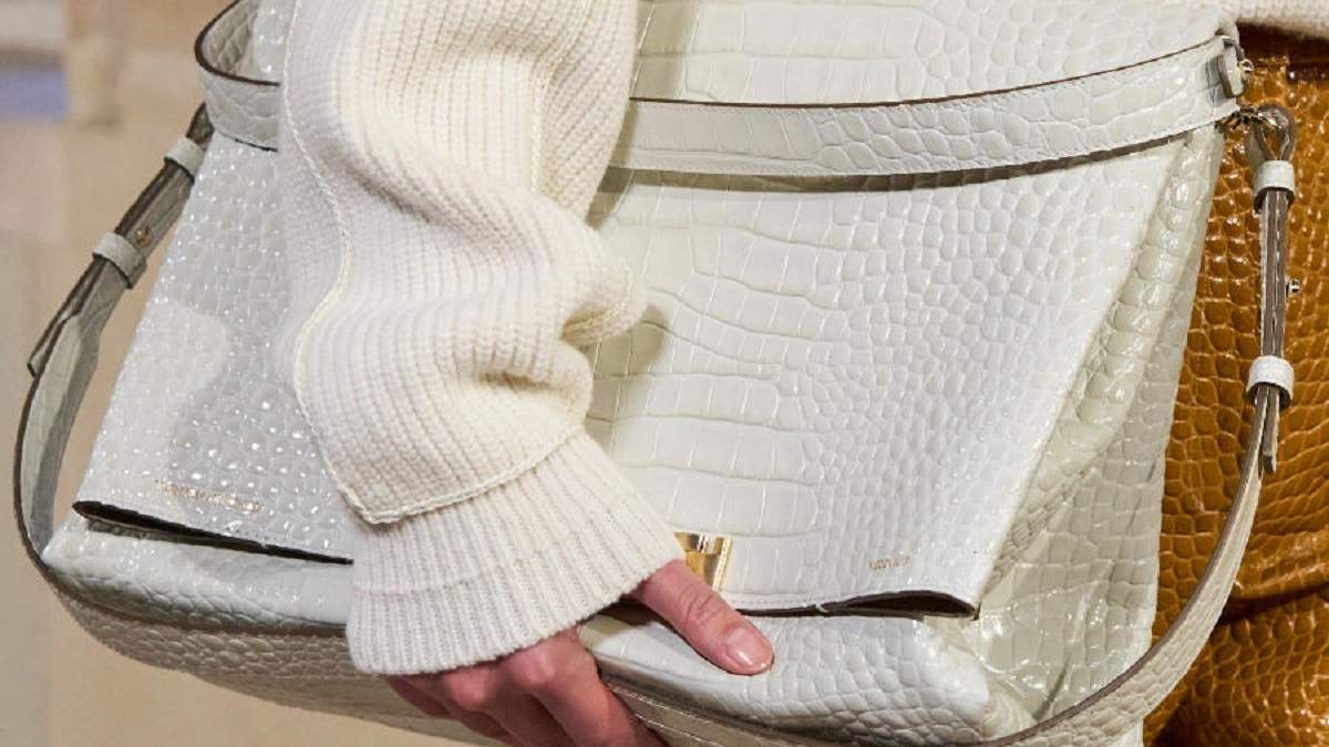 Bolsos blancos. Fuente: (InStyle)