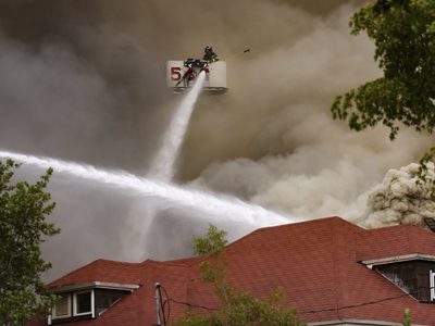 Se registra incendio en complejo de apartamentos cerca del centro de Miami