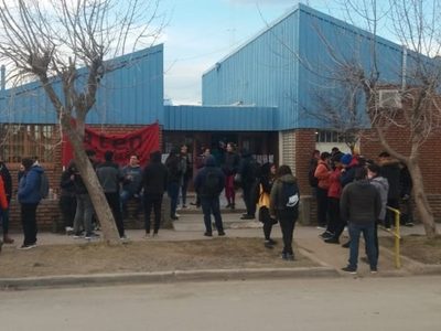 Docentes de Añelo y el Chañar reclaman por la vuelta del servicio de traffics