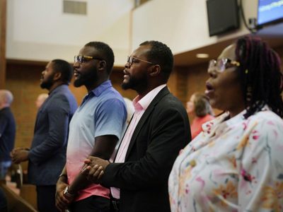 Los haitianos de Ohio encuentran solidaridad en la iglesia tras falsa acusación de comer mascotas