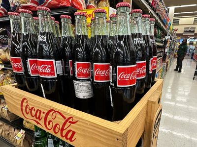 Coca-Cola cambia su receta en EU: ¿Qué significa esto para los consumidores?