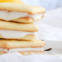 Poné el agua para el mate y prepará esta receta de alfajores de maicena y limón en minutos