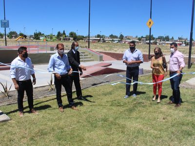 En un emotivo acto, inauguraron en Zapala el Skate Park