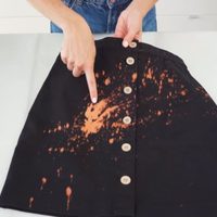 Trucos infalibles y fáciles para eliminar las manchas de lavandina de la ropa