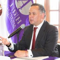 Lozoya cobraba desde 50 mil y hasta un mdp por entrevista en Pemex, acusa Santiago Nieto