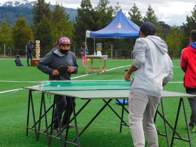 Excelente tarde recreativa para los jóvenes en Moquehue
