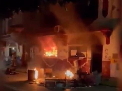 Queman el Ayuntamiento de Progreso de Obregón tras marcha por la muerte de doctora