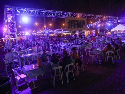 El sábado aumentó el público en la Fiesta de la Pera con La Delio Valdez