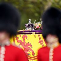 Cáncer de médula ósea causó la muerte de Isabel II, revela biógrafo