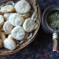 3 tipos de bizcochitos materos con una misma masa: una receta versátil y económica para tus mates