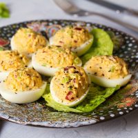 Recetas de huevos rellenos para enfrentar el calor y aportar proteínas a la dieta