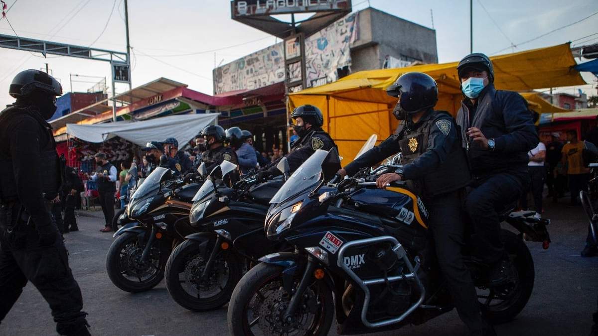 Motociclistas de la SSC durante el operativo