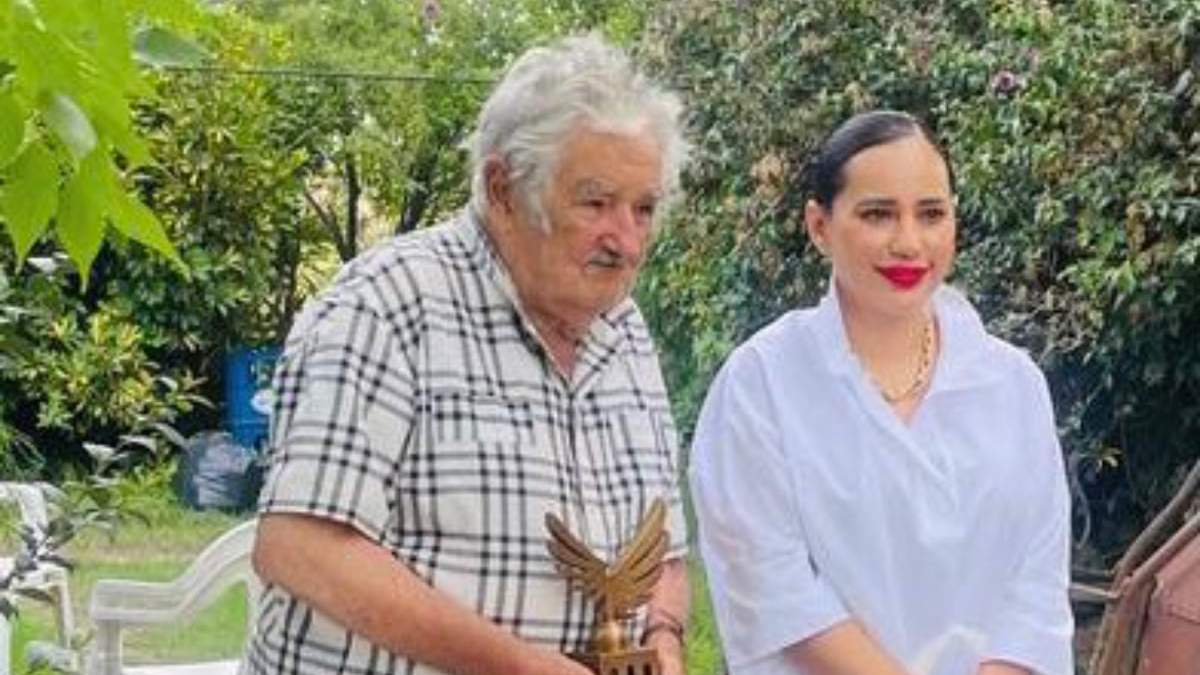 Sandra Cuevas viajó a Uruguay para reunirse con Pepe Mujica