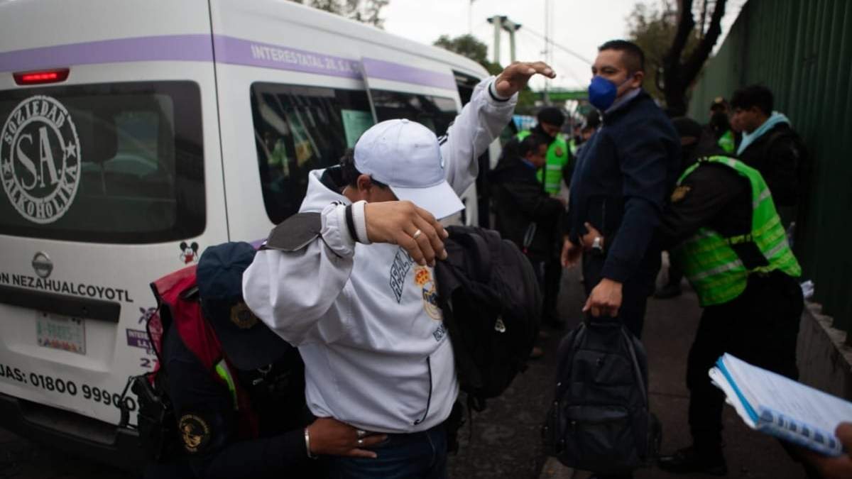 Revisión de pasajeros de transporte público