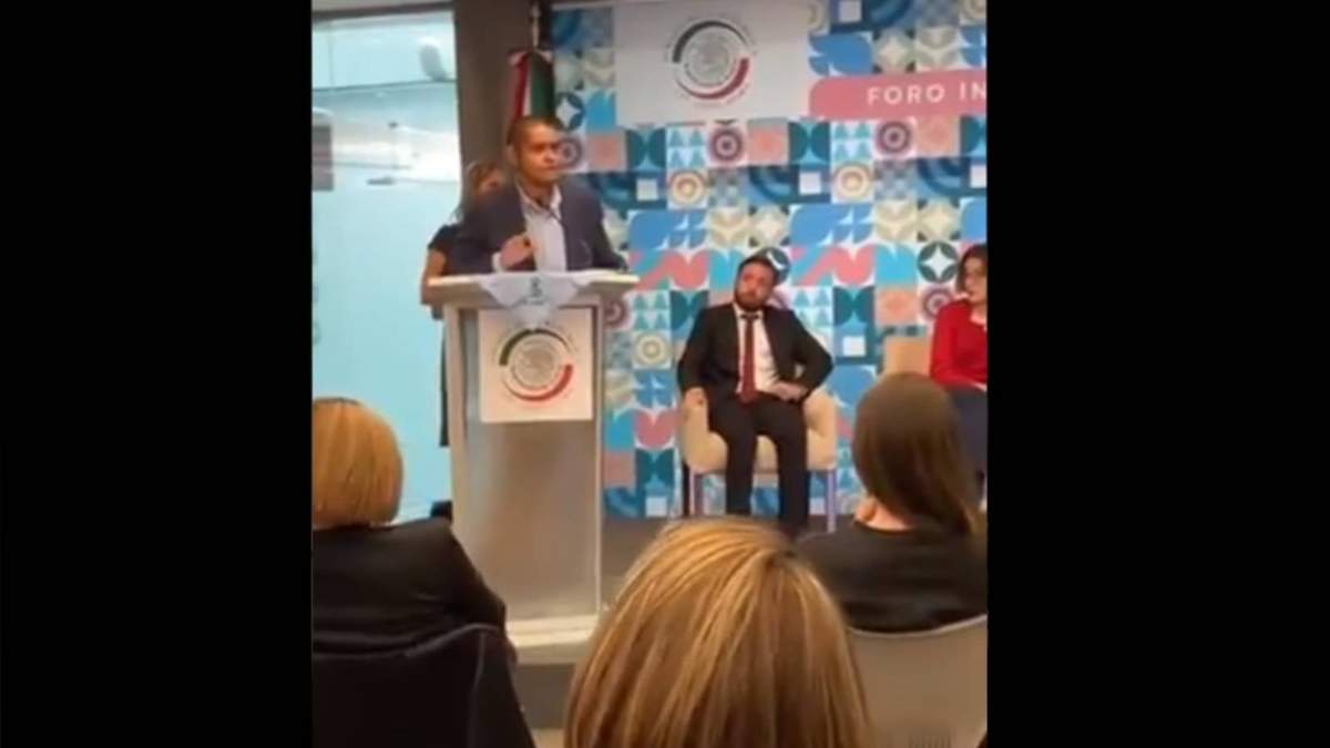 El inluencer Jesús Rendón, "Tumbaburros", en la firma del acuerdo