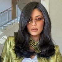 "¡Se levanta solo!" Kylie Jenner fue "traicionada" por su diminuto vestido ¿Muy corto?