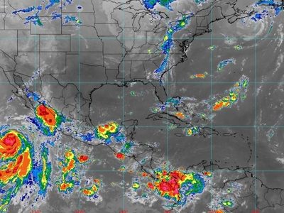 Onda tropical 27 provocará lluvias intensas este jueves en siete estados: SMN