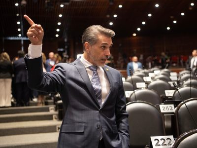 Llueven críticas a Sergio Mayer por dejar el Congreso para irse a La Casa de los Famosos