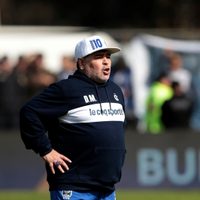 "Lo vamos a hisopar": Maradona bajo la lupa tras establecer contacto con una persona Covid positivo