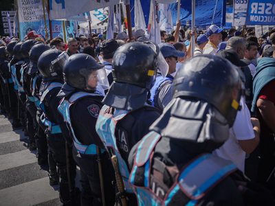 Protocolo antipiquete: tensión en la marcha de la CGT por cruces con la policía