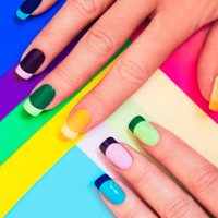Te adelantamos el diseño de nail art que vas a ver en todas partes en verano: frutas brillantes, hiperrealismo y mucha onda