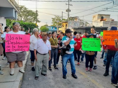 Marchan en Colima contra megaproyecto de ampliación del puerto de Manzanillo