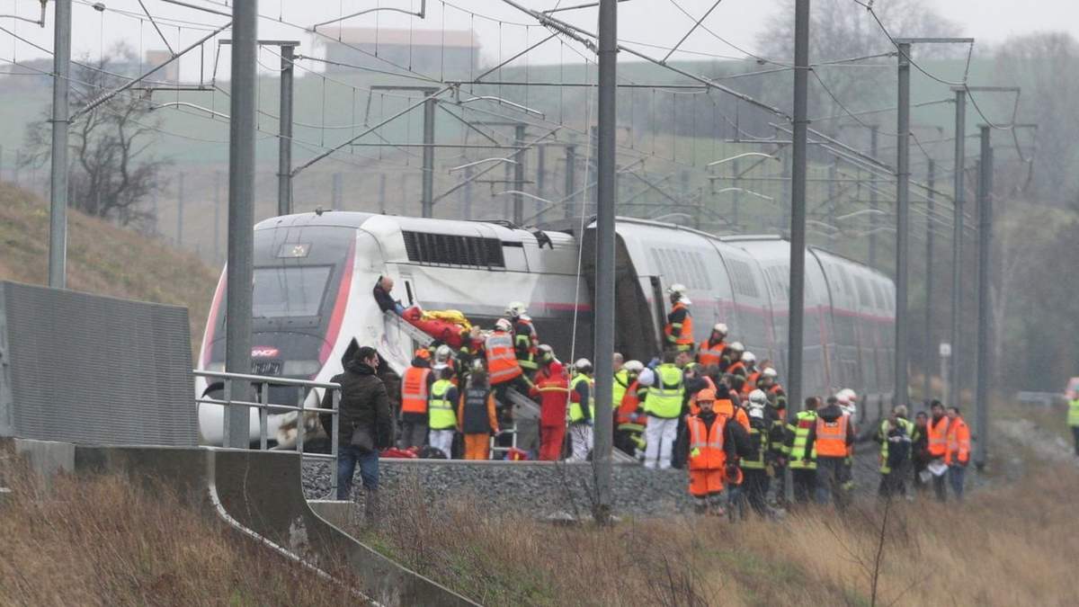 El conductor fue trasladado con heridas graves en helicóptero. Fuente: (Twitter)