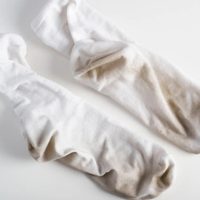 Con 3 ingredientes y en minutos, dejá tus medias blancas como si recién las fueras a estrenar