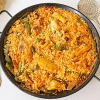 Paella de pollo: una receta fácil y rendidora que no falla, con todos los secretos para un resultado delicioso