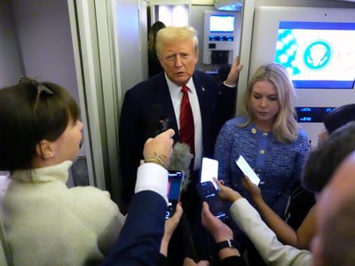 Trump pausa subvenciones y préstamos federales