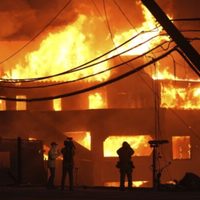 Declaran incendio en Hollywood Hills y otros fuegos arden sin control en la zona de Los Ángeles