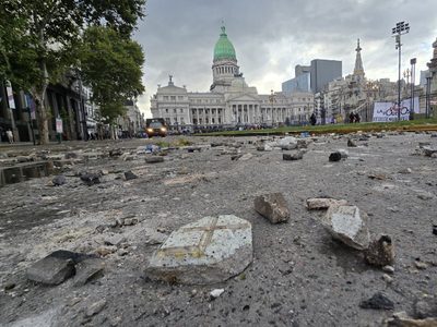 Reunión clave entre Patricia Bullrich y Santiago Caputo por la nueva movilización en el Congreso