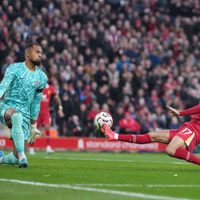 Liverpool venció 2-1 a Chelsea y el Manchester City logró un agónico triunfo ante el Wolverhampton