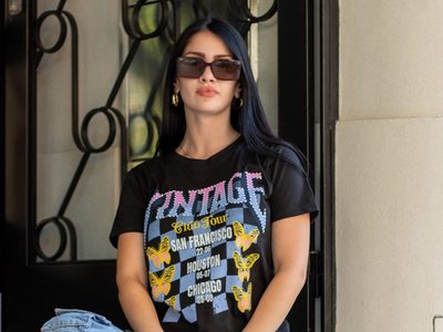 No pasaron de moda: aprendé cómo usar esas remeras estampadas que seguro tenés guardadas en tu placard