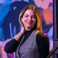 Volados y mucho estilo: la prenda chic con la que Marcela Kloosterboer marca tendencia