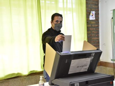 Ya votó Claudio Domínguez, del MPN: qué dijo el candidato