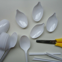 Sin gastar fortuna: así podés decorar tus espejos con solo cucharitas plásticas y un poco de pintura