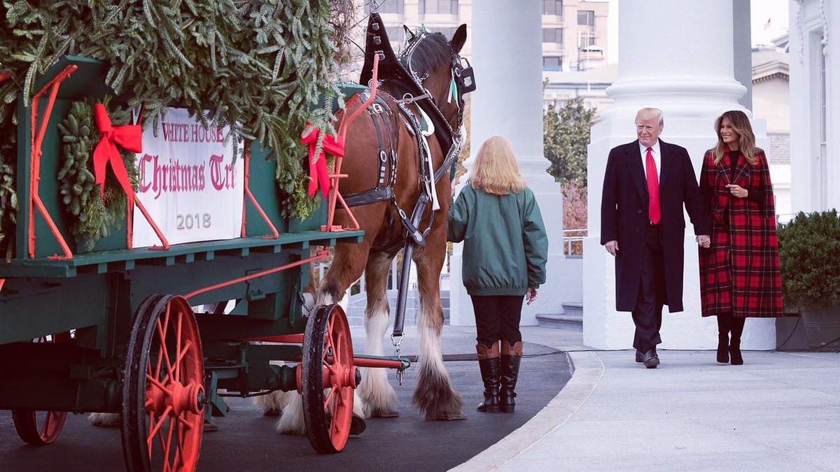 Donald Trump acompañado de su esposa Melania