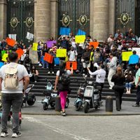 Protestan en el Congreso de la CDMX contra regulación de scooters y motocicletas eléctricas